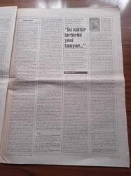 Cumhuriyet Kitap Gazetesi - 17 Ekim 1996 - Sayı 348 - Kitaplar Kitabı Ve Doğan Hızlan Fotoğrafı - Eşi Demet Taner Haldun Taner'i Anlatıyor Canlar Ölesin Değil - Şadan Gökovalı Berin Taşan Şiirini Değerlendiriyor - Tek Tanrılı Dinler Karşısında Kadın - Fatmagül Berktay