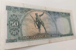 5.EMİSYON 4.TERTİP 50 TÜRK LİRASI SERİ V5 042962 SERİ NUMARALI KAĞIT PARA NATÜREL ÇOK ÇOK TEMİZ EMİSYONUNUN NADİRİDİR