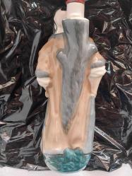 VOTKA ŞİŞESİ,   UKRAYNA ÜRETİMİ  KAZAK TÜRK  SAVAŞÇI GÖRSELLİ  PORSELEN İÇKİ ŞİŞESİ. İÇİ BOŞ FAKAT KIRMIZI MÜHÜR MUMU İLE MÜHÜRLENMİŞ  27 CM. NADİR KOLEKSİYONLUK..