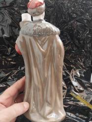 VOTKA ŞİŞESİ,   UKRAYNA ÜRETİMİ  KAZAK TÜRK  SAVAŞÇI GÖRSELLİ  PORSELEN İÇKİ ŞİŞESİ. İÇİ BOŞ. 27 CM. NADİR KOLEKSİYONLUK..