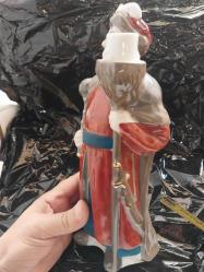 VOTKA ŞİŞESİ,   UKRAYNA ÜRETİMİ  KAZAK TÜRK  SAVAŞÇI GÖRSELLİ  PORSELEN İÇKİ ŞİŞESİ. İÇİ BOŞ. 27 CM. NADİR KOLEKSİYONLUK..