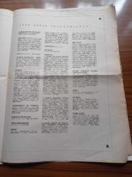 Cumhuriyet Kitap Gazetesi - 11 Ocak 1996 - Sayı 308 - Tez Büyümüş Bir Yazar Sennur Sezer Fotoğrafı - Nedret T. Öztokat Balkan Naci İslimyeli'nin Albümünü Tanıttı - Leyla Keskiner Blackwell'in Siyasal Düşünce Ansiklopedisi - Ahmet Ümit Faşizmin Yenilişinin 50. Yılında Tiksinti Çağı'nı Değerlendirdi