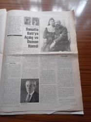 Cumhuriyet Kitap Gazetesi - 11 Ocak 1996 - Sayı 308 - Tez Büyümüş Bir Yazar Sennur Sezer Fotoğrafı - Nedret T. Öztokat Balkan Naci İslimyeli'nin Albümünü Tanıttı - Leyla Keskiner Blackwell'in Siyasal Düşünce Ansiklopedisi - Ahmet Ümit Faşizmin Yenilişinin 50. Yılında Tiksinti Çağı'nı Değerlendirdi