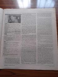 Cumhuriyet Kitap Gazetesi - 28 Eylül 1990- Sayı 32 - Cılız Beden Altında Gladyatör Portre Belinski - Nikolay Gogol - Türkiye İş Bankası Kültür ve Sanat Dergisi -Nazım Hikmet Fotoğrafı - Gömleğimin Yakası Kirli - Kerim Korcan - Hayatı Değiştirmek Şimdi - Latin Amerika'nın Atar Damarları - François Mitterand