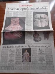 Cumhuriyet 2 Gazetesi - 22 Aralık 1993 - Anadolu Toprağı Analarla Dolu - Ana Tanrıça Erkek Egemenliğini Tartışıyor: Robin Hood'dan Sonra Üç Silahşörler - CD Rom Teknolojisiyle Yaratılan İlk Albümü Peter Gabriel Xploral - Şostakoviç'in Beşinci Senfonisi - Jimi Hendrix Kırmızı Şarapla Boğularak Öldü - Ağalık Düzeninde Sınıf Çatışması Gömlek Filmi - Erdal Özyağcılar - Berhan Şimşek