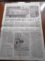 Cumhuriyet 2 Gazetesi - 22 Aralık 1993 - Anadolu Toprağı Analarla Dolu - Ana Tanrıça Erkek Egemenliğini Tartışıyor: Robin Hood'dan Sonra Üç Silahşörler - CD Rom Teknolojisiyle Yaratılan İlk Albümü Peter Gabriel Xploral - Şostakoviç'in Beşinci Senfonisi - Jimi Hendrix Kırmızı Şarapla Boğularak Öldü - Ağalık Düzeninde Sınıf Çatışması Gömlek Filmi - Erdal Özyağcılar - Berhan Şimşek