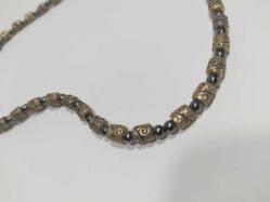 K17----HEMATİT TAŞI VE GÜMÜŞ RENGİ METALDEN BONCUK KOLYE-GERDANLIK