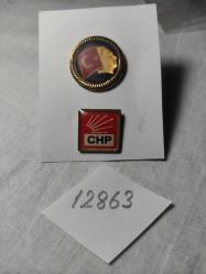 12863-TÜRK BAYRAKLI ATATÜRK ROZETİ+CHP 6 OK ROZETİ 2 ADET