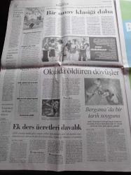 Cumhuriyet Gazetesi - 3 Ekim 2010 - İpek Şenoğlu ITF'de Şampiyon - Golü Unutan Forvetler - Kemal Kılıçdaroğlu Adı Konmamış Sıkıyönetim Var - Samsun Ceyhan Projesi - Bill Clinton İstanbul'da - Işık Kansu'nun Kan Denizinde ki Mercek Adlı Yazı Dizisi - 3. Köprü Çözüm Değil