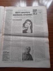 Cumhuriyet Kitap Gazetesi - 5 Şubat 1998 - Sayı 416 - İnsan Sıcaklığında Bir Öykücü Erdal Öz Fotoğrafı - Türey Köse John Berger Ve Susan Sontag'ın Kitabını Değerlendirdi - Yusuf Eradam Yeşim Salman'ın Yeni Şiirlerini Tanıttı Bizlere - Yılmaz Güney - Hasan Bülent Kahraman'la Yahya Kemal Rimbaud'yu Okudu Mu Üzerine Söyleştik