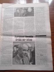 Cumhuriyet Kitap Gazetesi - 5 Şubat 1998 - Sayı 416 - İnsan Sıcaklığında Bir Öykücü Erdal Öz Fotoğrafı - Türey Köse John Berger Ve Susan Sontag'ın Kitabını Değerlendirdi - Yusuf Eradam Yeşim Salman'ın Yeni Şiirlerini Tanıttı Bizlere - Yılmaz Güney - Hasan Bülent Kahraman'la Yahya Kemal Rimbaud'yu Okudu Mu Üzerine Söyleştik