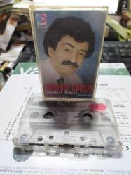 MÜSLÜM GÜRSES - TOPRAKTAN BEDENE - İSYANIM VAR - KASET [kartonette şarkı kısmındaki yırtık bantlanmış, kaset yorgun]