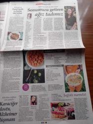 Cumhuriyet Pazar Gazetesi - 6 Eylül 2020 - Sayı 1591 - Oyuncu Tülin Özen Fotoğrafı - Kırmızı Oda Dizisi - Susel Ateş Kendi Şarkısıyla Yola Çıktı - Ulusal Takım Teknik Direktörü Şenol Güneş'ten Milli Takım Heyecanına Çağrı - Yannis Ritsos'un Barışı - Zonguldak'tan Hüzün Ve Umut Hikayesi - Fotoğrafçı Emel Ernalbant - Uzaktan Eğitim