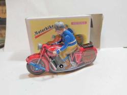 O10--ÇİN ÜRETİMİ KUTUSUNDA KURMALI TENEKE MOTORSİKLET