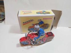 O10--ÇİN ÜRETİMİ KUTUSUNDA KURMALI TENEKE MOTORSİKLET