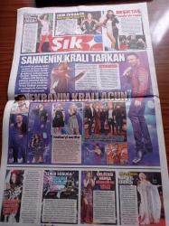 Sözcü Şık Gazetesi - 2 Ocak 2016 - Sahnenin Kralı Tarkan - Sibel Can Hem Ekranda Hem Sahnede Büyüledi - Beşiktaş Hande Yener'le Coştu - Emel Sayın Saf Ve Güzel Bir Yıl Diledi - Niran Ünsal Sahneye Çıktı - Avukat Feyza Altun Türkiye'de Anne Olmak Çok Zor - Demet Akalın Ve Acun Ilıcalı'nın Mayasında Tavşanlık Var - Alina Boz - Gökhan Özoğuz