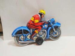 O10--ÇİN ÜRETİMİ SÜRTMELİ TENEKE MOTORSİKLET--BİR TEKERLEĞİ YOK