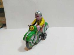 O10--ÇİN ÜRETİMİ KURMALI TENEKE MOTORSİKLET--ANAHTARI YOK