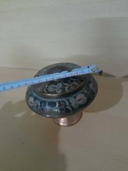 ÇİVİ İŞİ OTANTİK MOTİFLİ BAKIR ŞEKERLİK ÇAP 14.5 CM DERİNLİK 5 CM  AYAKLI
