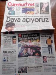 Cumhuriyet Gazetesi - 4 Nisan 2015 - Fenerbahçeli Basketbolcu Lezbiyenim Diye Beni Dışladılar - Eczacıbaşı Ve Vakıfbank'ın Yer Aldığı Şampiyonlar Ligi Dörtlü Finali Başlıyor - Ahmet Davutoğlu Şehit Savcı Mehmet Selim Kiraz'ın Cenaze Törenine Cumhuriyeti Aldırmadı - Özel Güvenlik AKP'nin Eseri - Besteci Söz Yazarı Ve Şarkıcı Kayahan'ı Kaybettik - Berkin Elvan'ı Rahat Bırakın