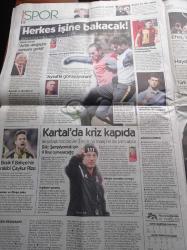 Cumhuriyet Gazetesi - 4 Nisan 2015 - Fenerbahçeli Basketbolcu Lezbiyenim Diye Beni Dışladılar - Eczacıbaşı Ve Vakıfbank'ın Yer Aldığı Şampiyonlar Ligi Dörtlü Finali Başlıyor - Ahmet Davutoğlu Şehit Savcı Mehmet Selim Kiraz'ın Cenaze Törenine Cumhuriyeti Aldırmadı - Özel Güvenlik AKP'nin Eseri - Besteci Söz Yazarı Ve Şarkıcı Kayahan'ı Kaybettik - Berkin Elvan'ı Rahat Bırakın
