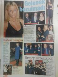 Gala Magazin Dergisi - 20 Aralık 1998 - Safiye Soyman - Yonca Evcimik - Metin Arolat - İbrâhim Tatlıses - Yıldız Tilbe - Turgut Özal - Didem Erol - Siret Derman - Serpil Benay - Güven Kıraç - Kayahan - İpek Tüter - Sibel Öztürk - Gönül Gül - Seniha Yankı - Tuğba Özay - Ece Erken - Mahsun Kırmızıgül - Önder Açıkalın - Elif Güneş - Zerrin Bilimer - Rahmi Koç - Neslihan Yargıcı - Hülya Uğur - Handan Serezli - Rana Elik - Nilhan Aydın - Sinem Güven - Steven Clark - Nil Bentürk - Billur Kalkavan - Nazlı Bahar - Nevda Yılmaz - Şebnem Çapa - Gülin Kirpikçioğlu - Berrak Tümöz - Salih Keçeci - Demet Şener - Metin Albayrak - Zuhal Yorgancıoğlu - Ersin Düzen - Emre Saltık - Ercan Saatçi - Muazzez Ersoy - Rafet El Roman - Faruk Tınaz - Uğur Güneri - Perihan Savaş - Zeynel Mansur - Salih Güney - Cenk Eren - Bora Ural - Haberleri ve fotoğrafları - Tam takım dergi -