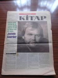 Cumhuriyet Kitap Gazetesi - 18 Ocak 1996 - Sayı 309 - Salman Rüşdi'ye Destek Mektupları - Tanıl Bora - Atatürk Ve Musiki - Doğu Perinçek -Felsefe Tarihi Üzerine Bir Hit Roman Sofi'nin Dünyası Ve Asıl İşi Felsefe Olan Bir Yazar Jostein Gaarder Fotoğrafı - Berat Günçıkan'dan Gölgenin Kadınları- Ece Türkeli Percy Shelley'nin Yalnızlığın Ruhu'nu Değerlendirdi - Mustafa Günay Ahmet Oktay'ın Popüler Kültür'ünü Değerlendirdi - Güner Demiray Osman Şahin'in Bucaklar'ını Değerlendirdi