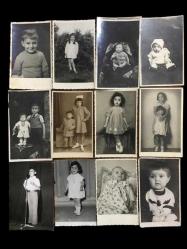 Arkası Osmanlıca yazılı, 22 adet çocuk fotoğrafı (Hepsinde yazı yoktur.)
