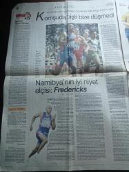 Cumhuriyet Spor Gazetesi - 8 Eylül 2004 - Sayı 43 -  Namibya'nın İyi Niyet Elçisi Fredericks - Mehmet Okur - TED Kulübü'nün 71 Yıllık Tarihe İmza Atanlar Ve Bir İdealist Behbut Cevanşir - A Milli Takım Posteri - Bizim Jay Jay Okocha Bolton'dan Mutlu - Beşiktaş İçin Kaçan Fırsat İbrahimoviç - Fenerbahçe Başkanı Aziz Yıldırım Despot