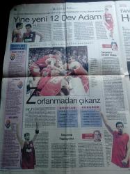 Cumhuriyet Spor Gazetesi - 8 Eylül 2004 - Sayı 43 -  Namibya'nın İyi Niyet Elçisi Fredericks - Mehmet Okur - TED Kulübü'nün 71 Yıllık Tarihe İmza Atanlar Ve Bir İdealist Behbut Cevanşir - A Milli Takım Posteri - Bizim Jay Jay Okocha Bolton'dan Mutlu - Beşiktaş İçin Kaçan Fırsat İbrahimoviç - Fenerbahçe Başkanı Aziz Yıldırım Despot