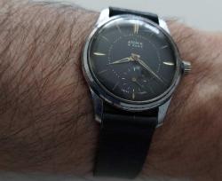 İSVİÇRE ATOMİK MARKA ANTİK KURMALI BAKIMLI MUHTEŞEM ORİJİNAL SİYAH KADRAN KOL SAATİ VV3TTT2