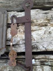 ESKİ KAPI KİLİTİ VE KOLU