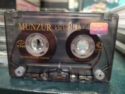 MUNZUR İÇİN BİR TAS SU - MİKAİL ASLAN - FERHAT TUNÇ - UMUT ALTINÇAĞ - AHMET TELLİ - NİLÜFER AKBAL - VENGÊ SODRİ - KASET