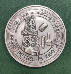 1950 PETROL-İŞ TÜRKİYE PETROL KİMYA VE LASTİK İŞÇİLERİ SENDİKASI NADİR MADALYA  ÇAP: 8 CM