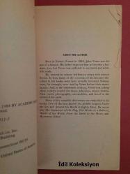 20.000 Leagues Under The Sea - Jules Verne - Academic İndustiries - İngilizce Kitap (Denizler Altında 20.000 Fersah)