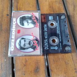 AHMET KAYA & FERHAT TUNÇ / ÖZLEDİKÇE / KASET - KIRMIZI BANDROLLÜ