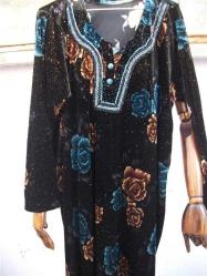ESKİ GİYSİ- OMUZ  46 CM - GÖĞÜS 64 CM - KOL UZUNLUĞU  56 CM - BOYU 132 CM