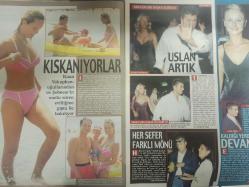 Star Life Magazin Dergisi - 12 Eylül 1999 - Dilek Onat - Arzu Yanardağ - Mustafa Altıoklar - Gökhan İleri - Selin Toktay - Eda Modoğlu - Sergen Yalçın - Sibel Ceylan - Bahattin Demir - Şebnem Arda - Feraye Tanyolaç - Ziya Kürküt - Ece Uslu - Engin Ardıç - Bilkan Yetkin - Ceyda Düvenci - Kaan Girgin - Oktay Kaynarca - Emrah - Uğur Yücel - Mehmet Ali Erbil - Serdar Ortaç - Hilal Aslangiray - Özlem Yıldız - Metin Şentürk - Sertab Erener - Seda Sayan - Mustafa Sandal - Songül Çavuşoğlu - Sertab Erener - Derin Mermerci - Yasemin Kozanoğlu - İlknur Soydaş - Okan Bayülgen - Uğur Kozanoğlu - Ebru Güzel - Sevda Demircan - Kaan Tüzün - Neslihan Yavuzcan - Eda Ataş - İç sayfalarında kopukluk vardır. Haberleri ve fotoğrafları - Tam takım dergi-