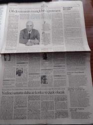 Cumhuriyet 2 Gazetesi - 4 Kasım 1993 - İsveç'te Leonardo Da Vinci Sergileniyor - Sokak Boyu Tütünler - Bilgisayar İcat Oldu Kağıt Yok Oldu - Kokar Koyu Korunmalı Mı Korunmamalı Mı - Tayvanlı Kadınlar Feminizmi Benimsedi - Karada Da Karakutu Kullanılacak- Dil Devriminin İnançlı Bir Öğretmeni Ömer Asım Aksoy