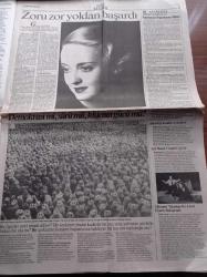 Cumhuriyet 2 Gazetesi - 14 Şubat 1994 - Sevgi Sevgiliyle Birlikte Ölümsüzleşir - İngiltere'nin En Romantik Erkeği - Trophy'ci Günümüzün Yorulmaz Savaşçısı - Okuma Yazma Oranı En Düşük İl Hakkari - Martılara Simit Ziyafeti - Aşık İhsani Vivaldi Cafe'de - Charlie Chaplin - Fatma Girik - Gülay Atığ - Uğur Yücel - Sezen Aksu