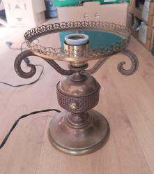 AVRUPA ÜRETİMİ ESKİ PİRİNÇ MASA LAMBASI