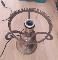 AVRUPA ÜRETİMİ ESKİ PİRİNÇ MASA LAMBASI