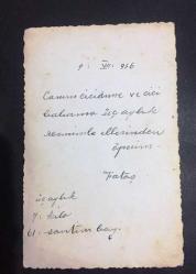 NOSTALJİ KARTPOSTALI, 1940'LARDA ÇEKİLMİŞ KUCAĞINDA BEBEK OLAN BİR KADIN FOTOĞRAFI, (1946 TARİHLİ BİR MEKTUP) ARKASI YAZILI, SİYAH BEYAZ, 14 X 9 CM EBADINDA - 1940'LAR, 1950'LER, 1960'LAR, 1970'LER, 1980'LER