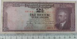 3.EMİSYON 1.TERTİP İNÖNÜ 2,5 İKİ BUÇUK TÜRK LİRASI SERİ B 15 216186 NOLU NATÜREL KAĞIT PARA EN NADİRİ