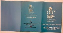 2016 13. İslam Zirvesi Portföyü, İçerisinde 1 Adet Anma Pulu, 1 Adet Anma Bloğu ve 1 Adet İlk Gün Zarfı Bulunmaktadır.