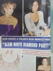 Alem Magazin Dergisi - 11 Aralık 2002 - Leyla Alaton Günyeli - Filiz Akın - Şebnem Çapa - Betina Hakko - Aysun Kibar - Gülay Kamaz - Ayşegül Toplusoy - Yasemin Gülman - Hayal Davran - Sabit Akça - Destan Bezmen - Can Çobanoğlu - Feryal Gülman - Yasemin-Sedat Aloğlu - Önder Öztarhan - Güllü Aybar - Derya Baykal - Aziz Sarıyer - Bedri Baykam - Dilek Toner - Esra Çavuşoğlu - Aysun Kibar - Serdar Gülgün - Filiz Akın - Sönmez Köksal - Deniz Akkaya - Alp Taşkent - Emine Kütük - Caroline-Mustafa Koç - Güliz Onursal - Celal Çapa - Alinur Velidedeoğlu - Engin Arsoy - Vedat-Leyla Mardin - Emel Müftüoğlu - Tolga Zengin - İzzet Çapa - Ahmet Tulgar - Tolga Zengin - Madonna - Siren Ertan - Çiğdem Şardan - Melis Ersoy - Nalan Salur - Hande Demir - Merve Erdebil - Cem-Lara Tunca - Neslihan Yargıcı - Arte Çelik - Arzu Akmansoy - Leyla Çebi - Yılmaz Erdoğan - Mustafa Denizli - Siren Ertan - Gökhan Çarmıklı - Bulmaca Sayfası - Haberleri ve fotoğrafları - Tam takım dergi-