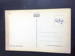 ÇİZİM KARTPOSTALI, KOYUNLAR, ÇOCUKLAR, NEHİR, GÖRKEMLİ DAĞLAR, KÖY EVİ VE AĞAÇLARI RESMEDEN MÜTHİŞ BİR MANZARA , ARKASI YAZILI, RENKLİ, 15 X 10 CM EBADINDA - 1950'LER, 1960'LAR, 1970'LER, 1980'LER