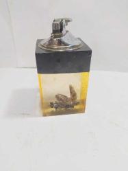 MSÇ2----İNCİ FİGÜR KAİDELİ ESKİ GAZLI MASA ÇAKMAĞI---ARIZALI