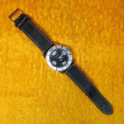 CONVERSE TAKVİMLİ SİYAH GENİŞ KADRANLI , FOSFORLU RAKAMLI KOL SAATİ