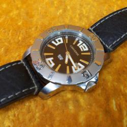 CONVERSE TAKVİMLİ SİYAH GENİŞ KADRANLI , FOSFORLU RAKAMLI KOL SAATİ